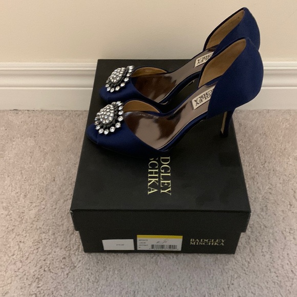 NIB Badgley Mischka Lacie Navy Satin Pumps - Picture 2 of 8
